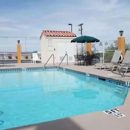 Econo Lodge Inn&Suites 