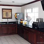 Econo Lodge Inn&Suites 