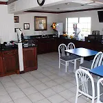 Econo Lodge Inn&Suites 